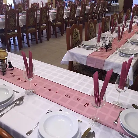 Diofa Ettrerem Es Panzio Motel Szekszárd